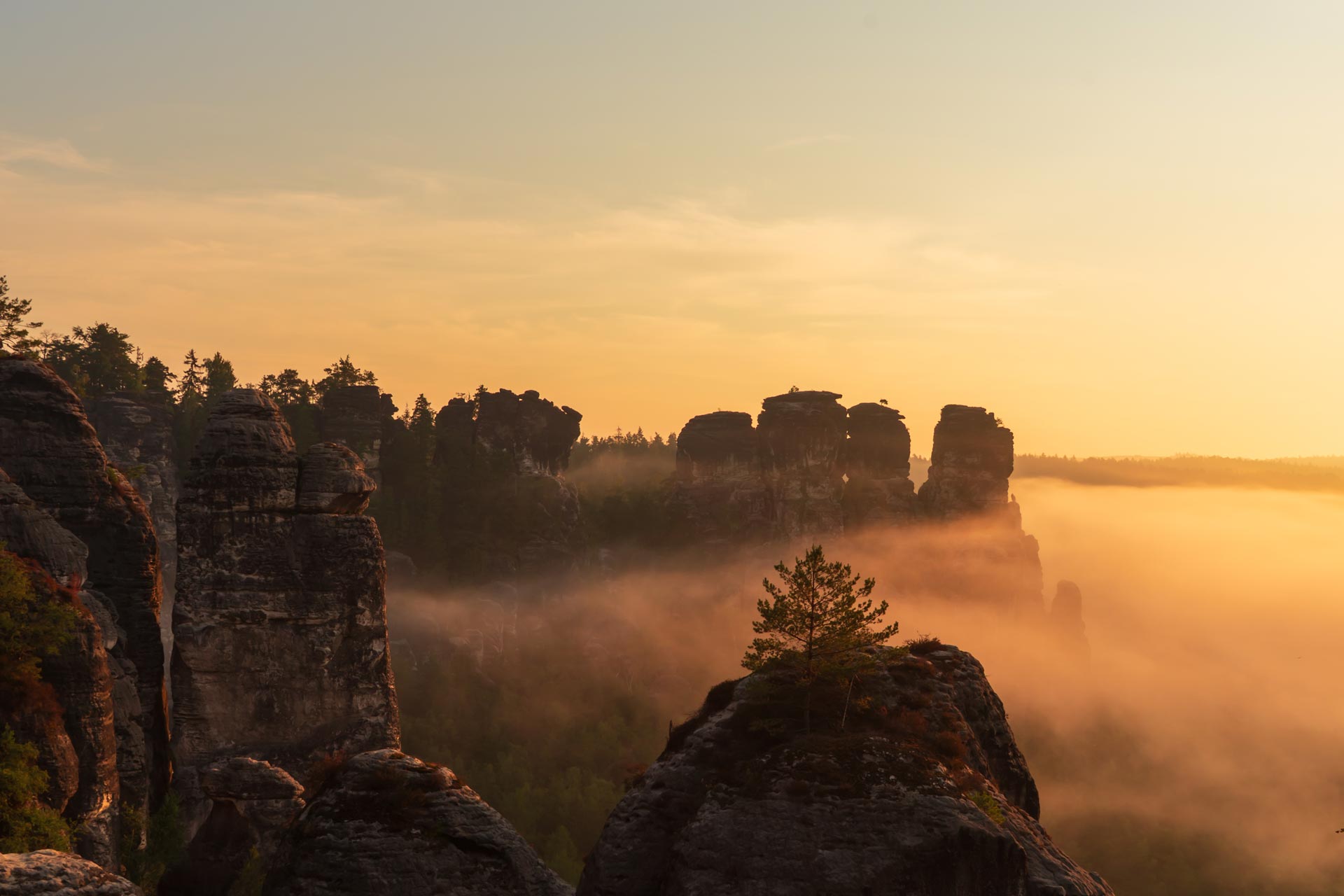 Sächsische Schweiz – Dämmerung im Elbsandsteingebirge Sächsische Schweiz - Dämmerung im Elbsandsteingebirge